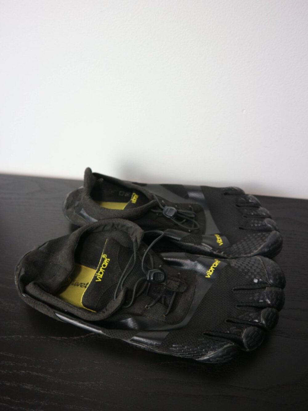 Vibram FiveFinger Black/Black Mens Size 44 Mens 11 US